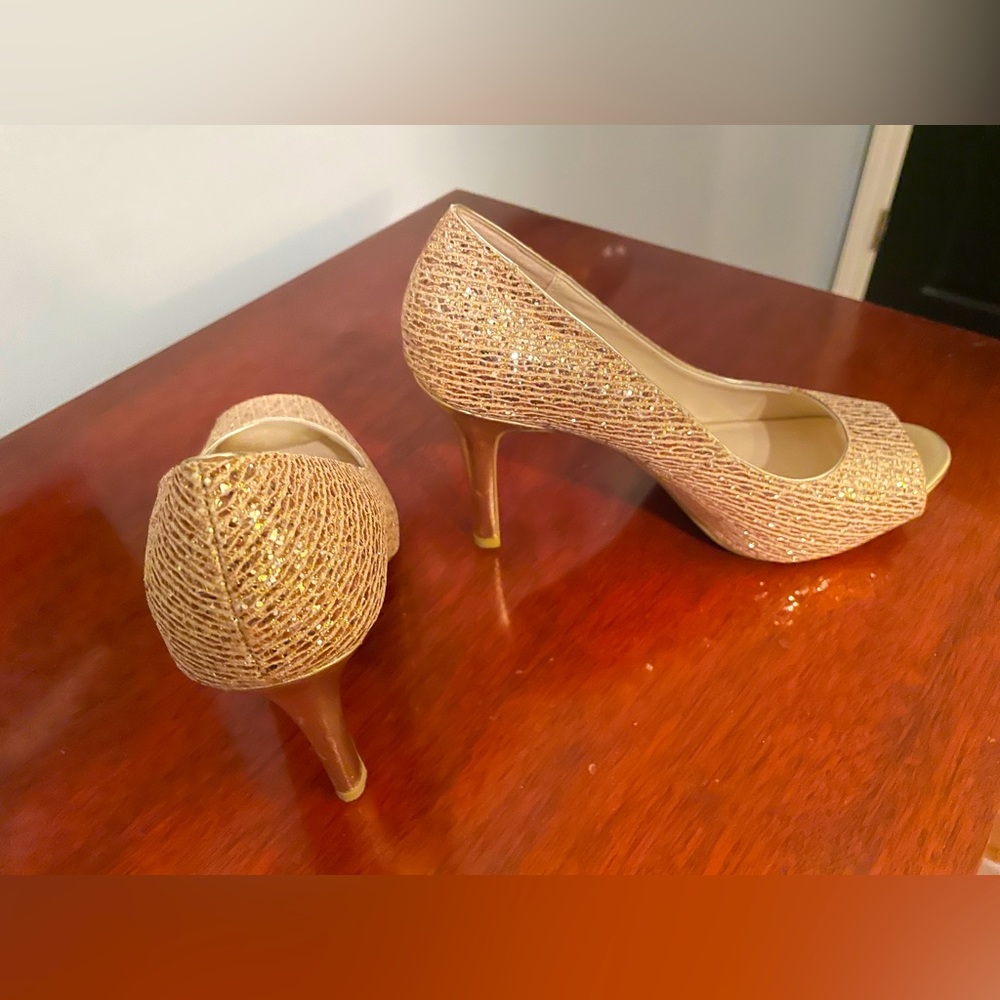 Audrey Brooke Platform pump heels Size 8.5